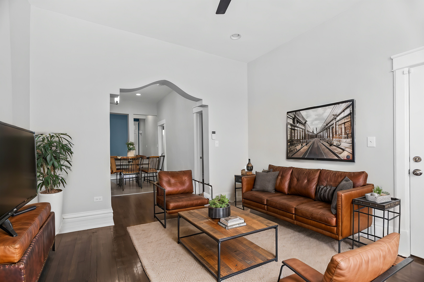 1940 South Ridgeway Avenue Chicago, IL 60623 - Photo 4 of 71 Gallery Image 4
