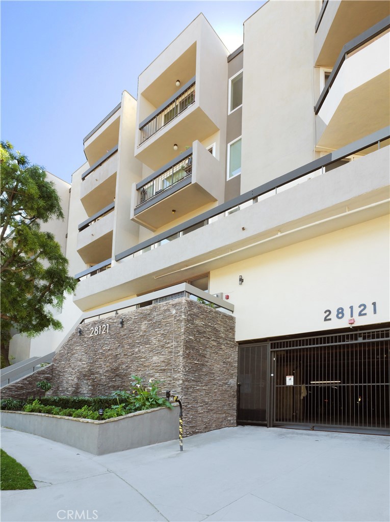 28121 Highridge Road, Unit 311 Rancho Palos Verdes, CA 90275 - Photo 25 of 25 a view of a building