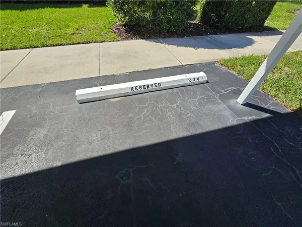 a view of a back yard