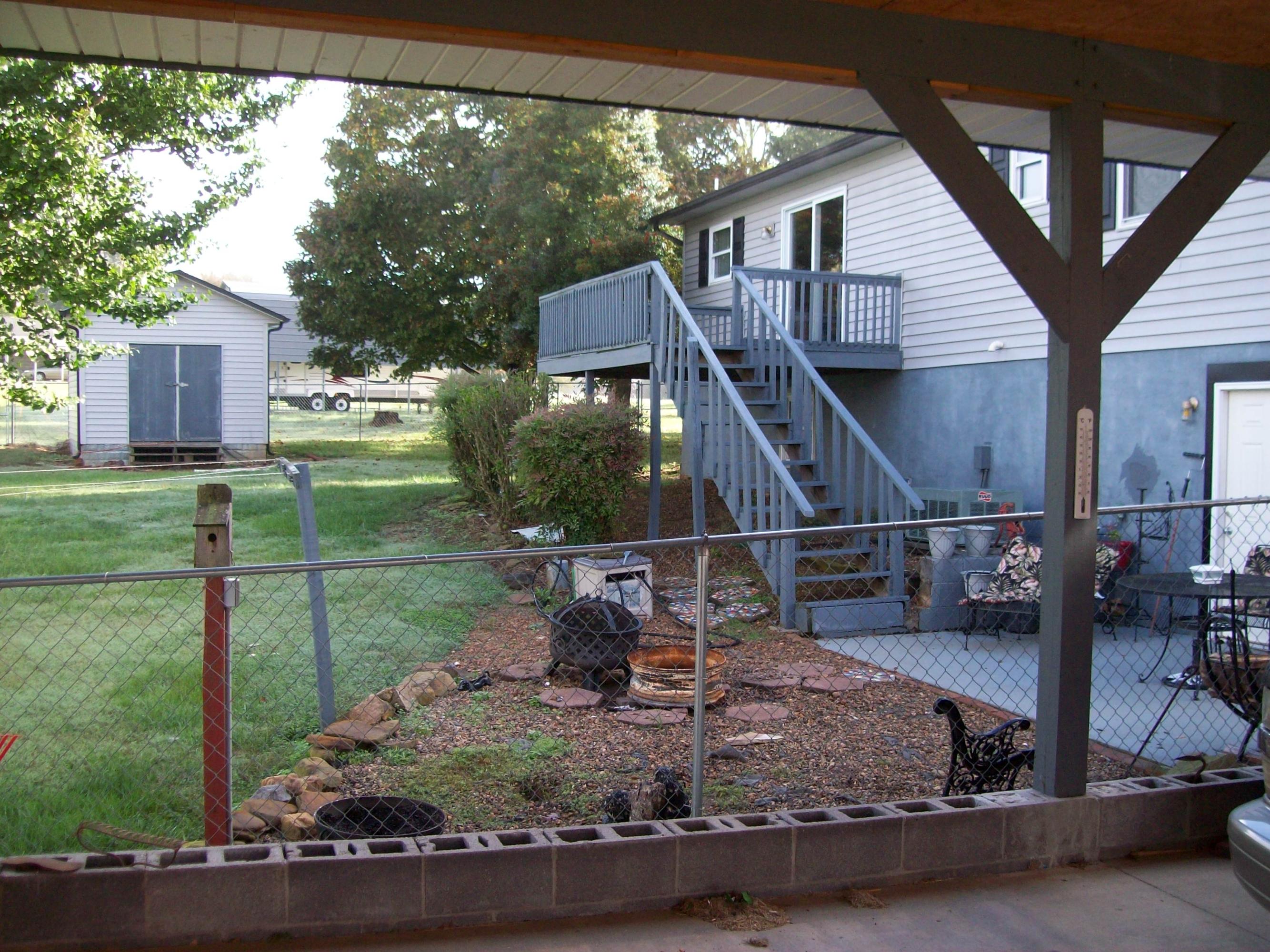3102 Pineview Road Maryville, TN 37803 - Photo 8 of 17 Backyard & deck