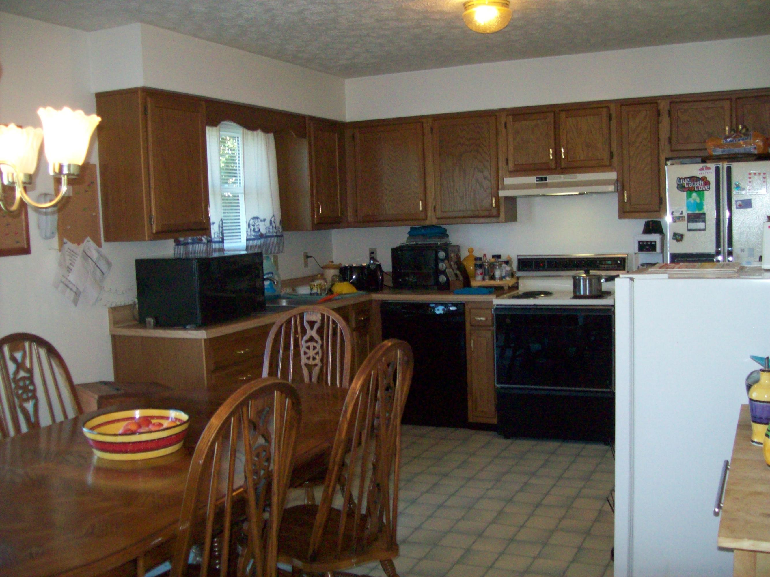 3102 Pineview Road Maryville, TN 37803 - Photo 10 of 17 eat in Kitchen