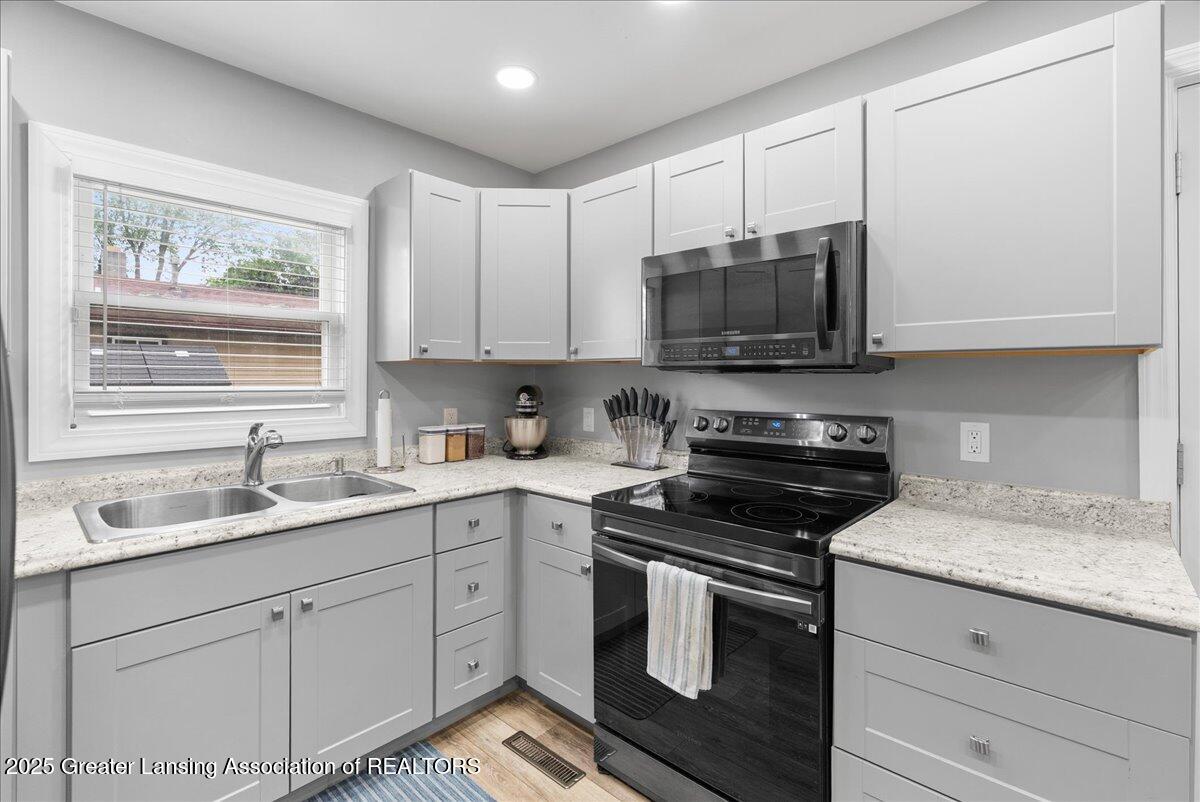 2914 West Holmes Road Lansing, MI 48911 - Photo 15 of 35 27-Media Jett - 27