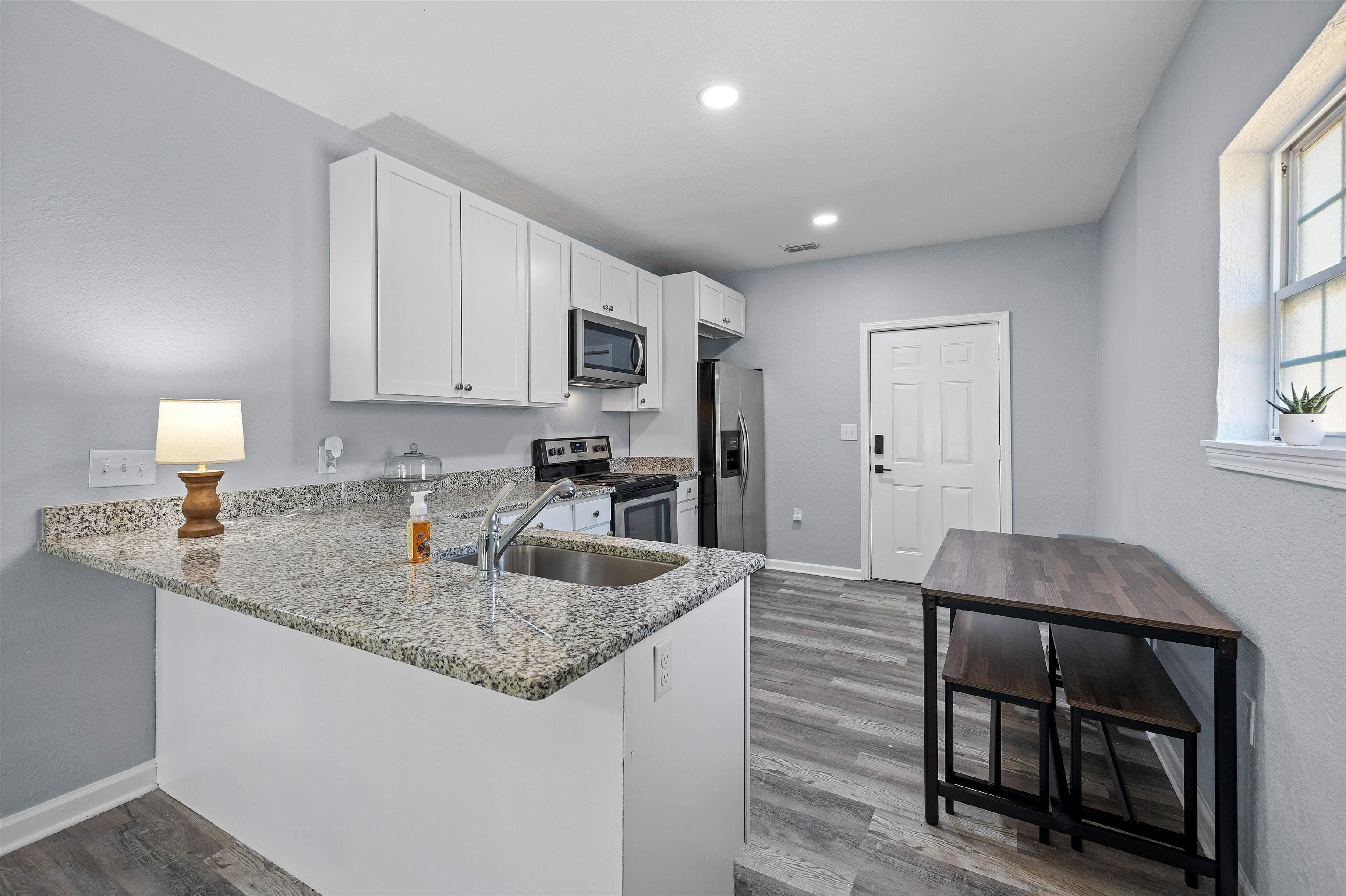 802 Old Bainbridge Road Tallahassee, FL 32303 - Photo 2 of 9