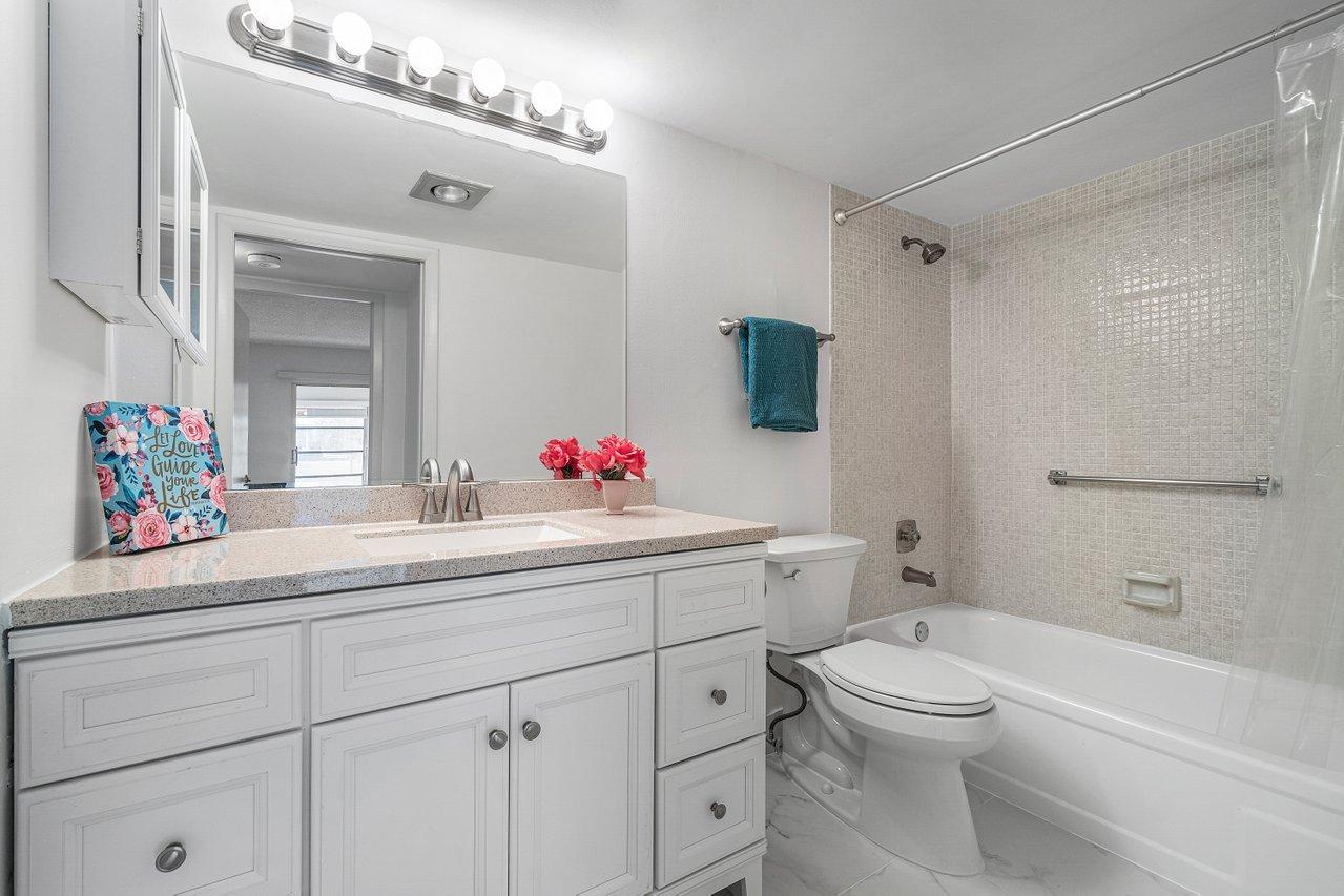 1049 Newcastle A Boca Raton, FL 33434 - Photo 11 of 19 010-1049NewcastleC-BocaRaton-FL-33434-SM