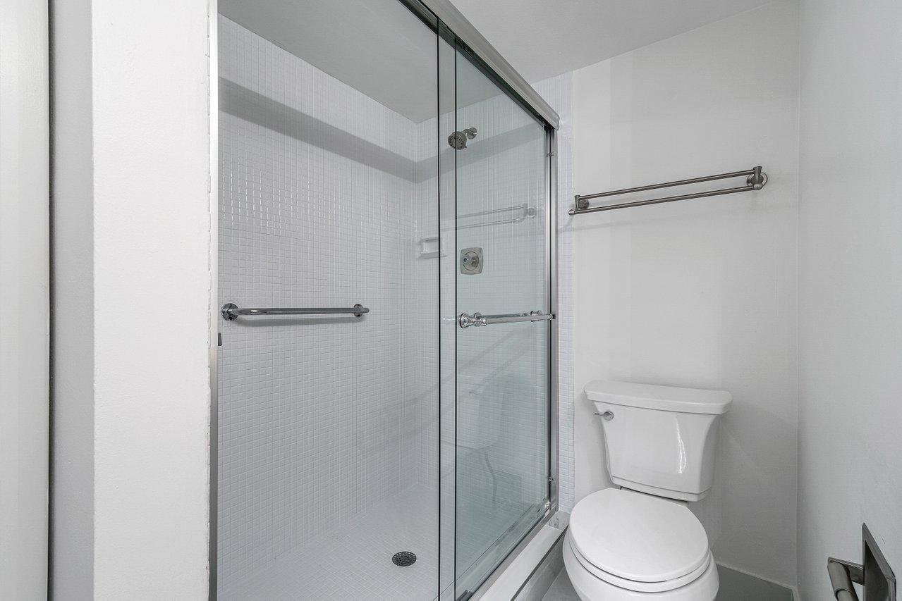 1049 Newcastle A Boca Raton, FL 33434 - Photo 14 of 19 014-1049NewcastleC-BocaRaton-FL-33434-SM
