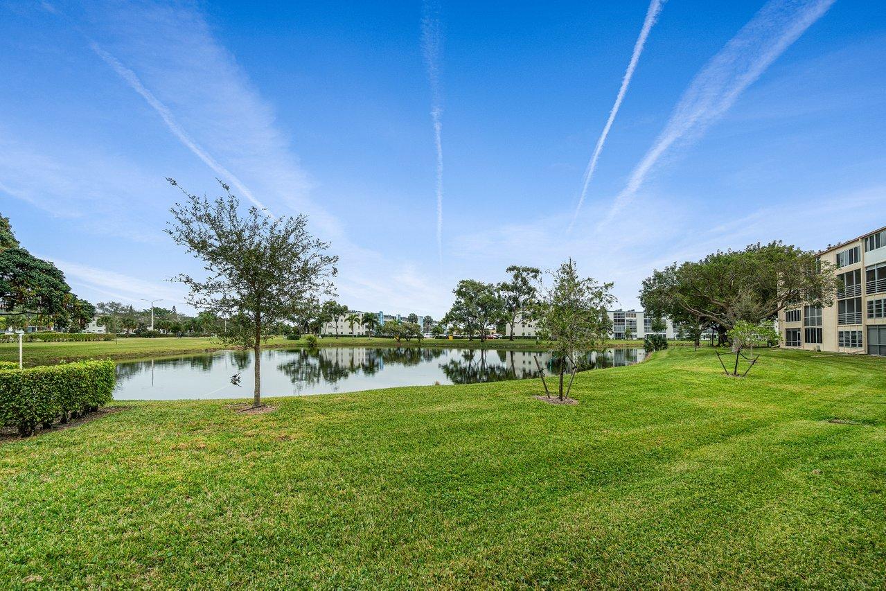 1049 Newcastle A Boca Raton, FL 33434 - Photo 16 of 19 018-1049NewcastleC-BocaRaton-FL-33434-SM
