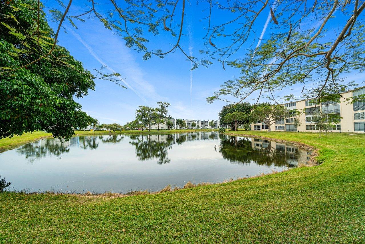 1049 Newcastle A Boca Raton, FL 33434 - Photo 17 of 19 019-1049NewcastleC-BocaRaton-FL-33434-SM