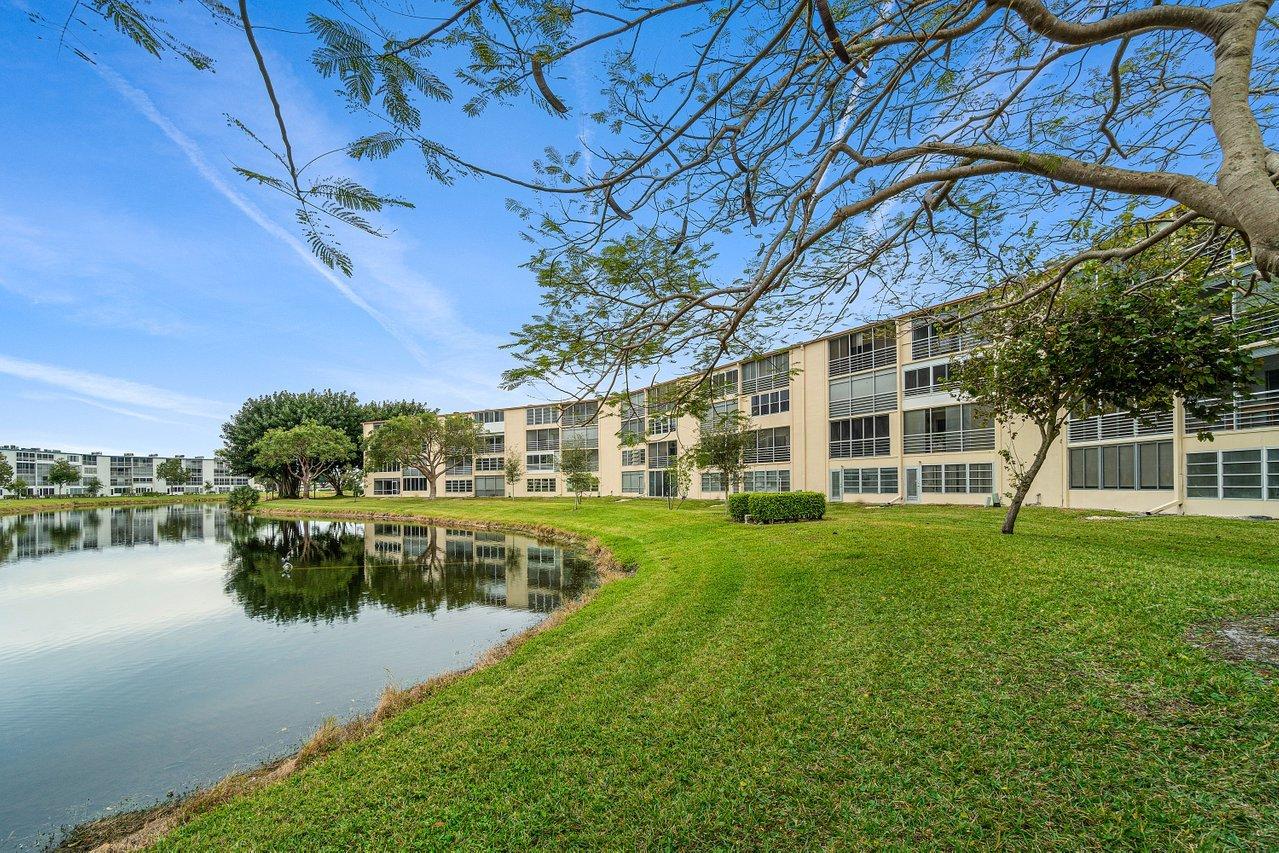 1049 Newcastle A Boca Raton, FL 33434 - Photo 18 of 19 020-1049NewcastleC-BocaRaton-FL-33434-SM
