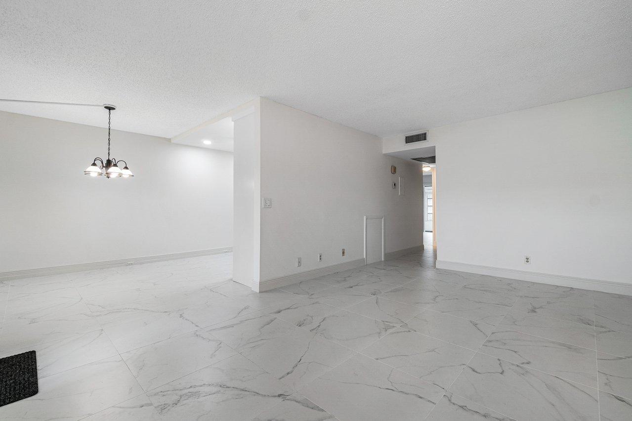 1049 Newcastle A Boca Raton, FL 33434 - Photo 4 of 19 004-1049NewcastleC-BocaRaton-FL-33434-SM