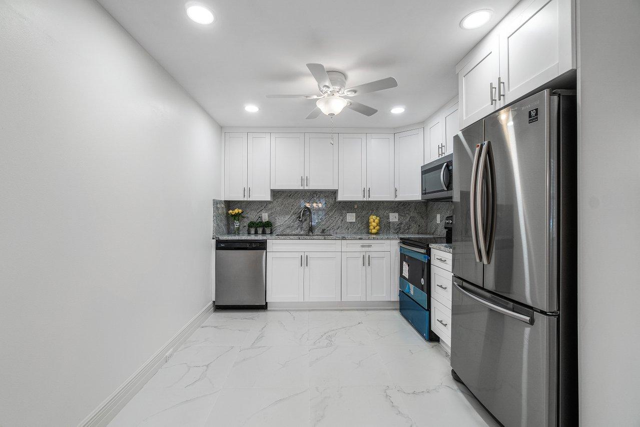 1049 Newcastle A Boca Raton, FL 33434 - Photo 7 of 19 008-1049NewcastleC-BocaRaton-FL-33434-SM