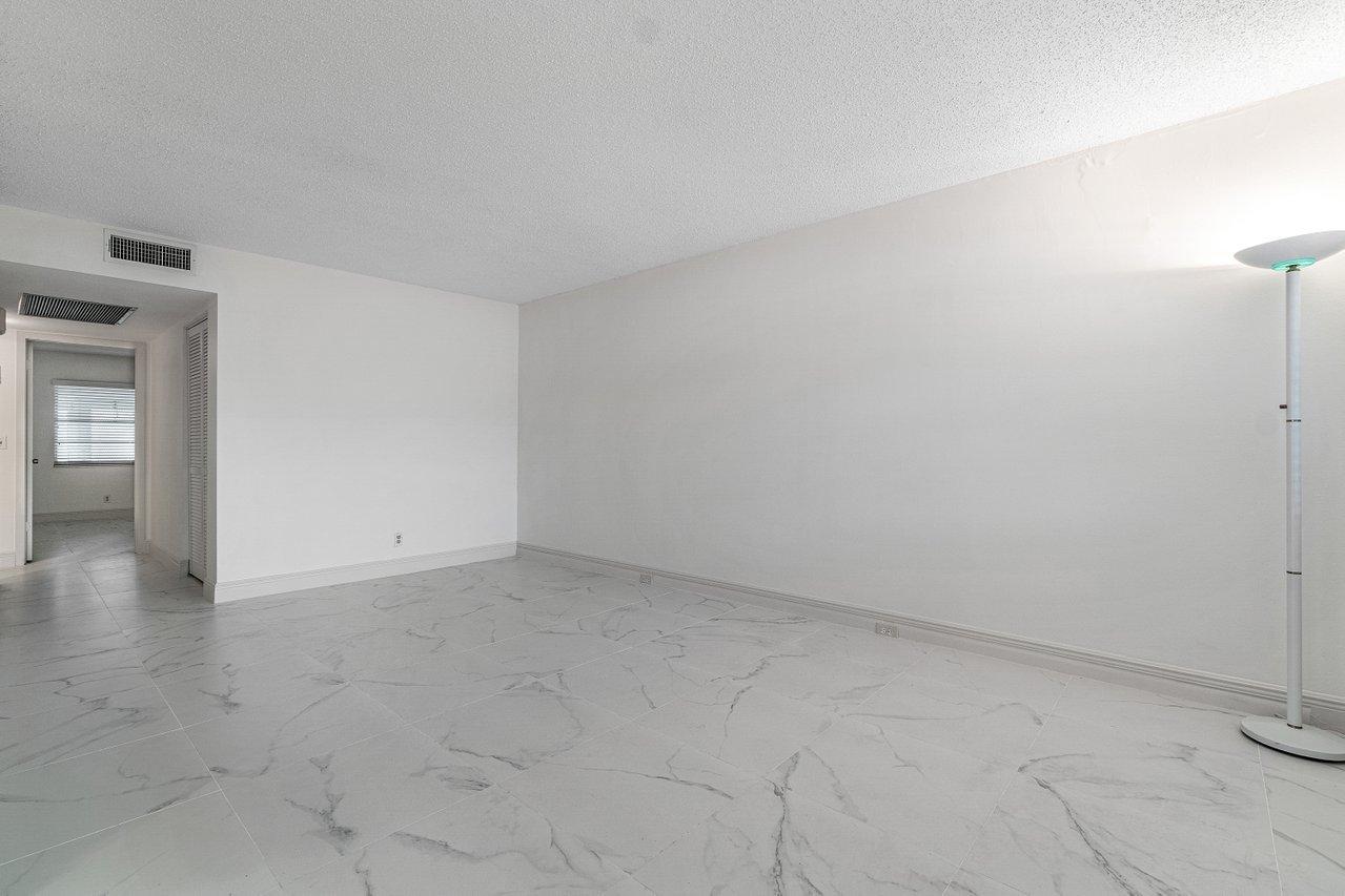 1049 Newcastle A Boca Raton, FL 33434 - Photo 8 of 19 009-1049NewcastleC-BocaRaton-FL-33434-SM