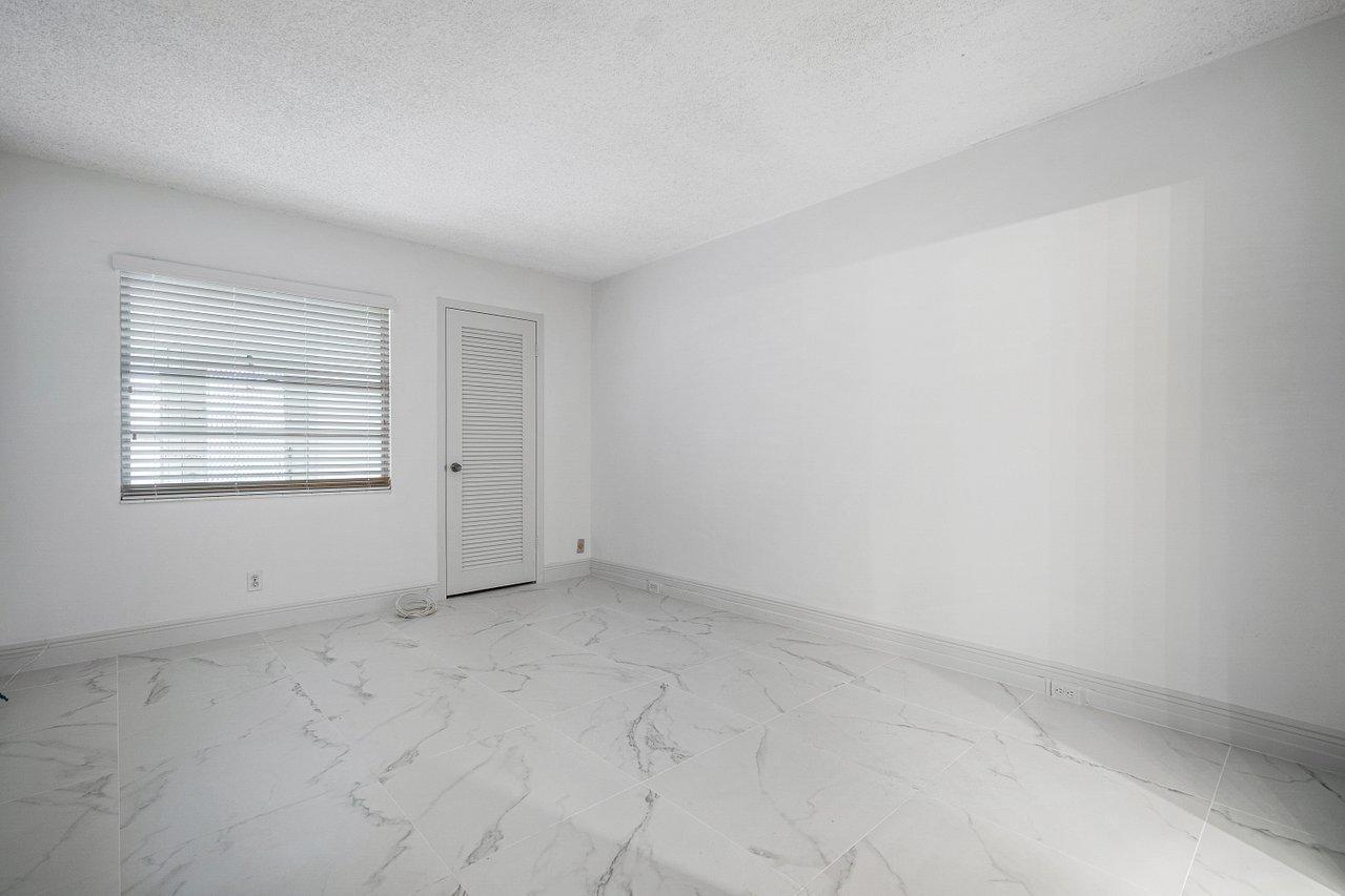 1049 Newcastle A Boca Raton, FL 33434 - Photo 9 of 19 011-1049NewcastleC-BocaRaton-FL-33434-SM