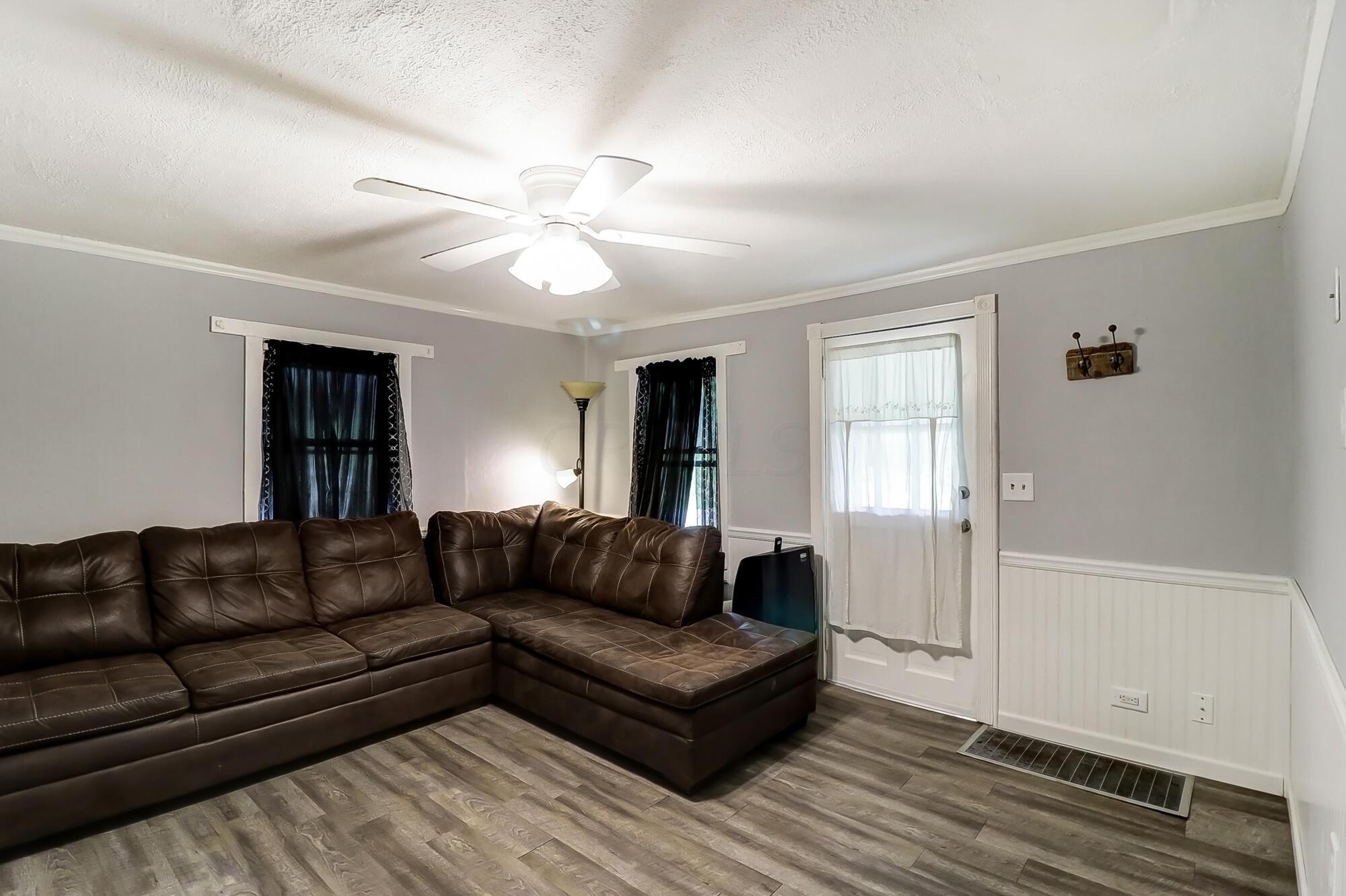 1045 Hart Road Columbus, OH 43223 - Photo 15 of 32 015