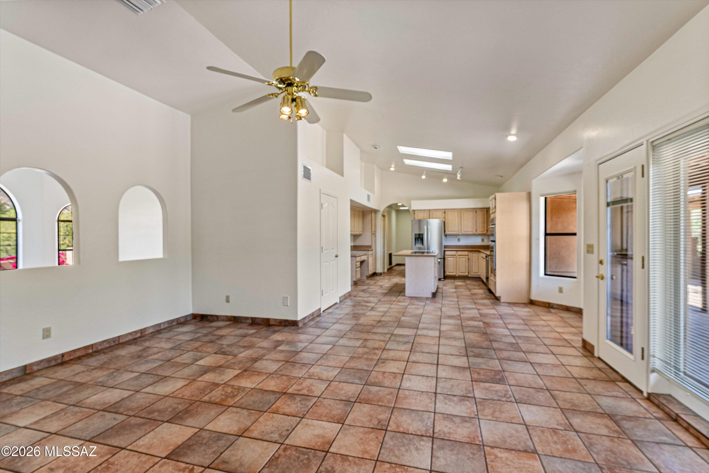 6340 North Valley View Road Tucson, AZ 85718 - Photo 19 of 44 Family Room View