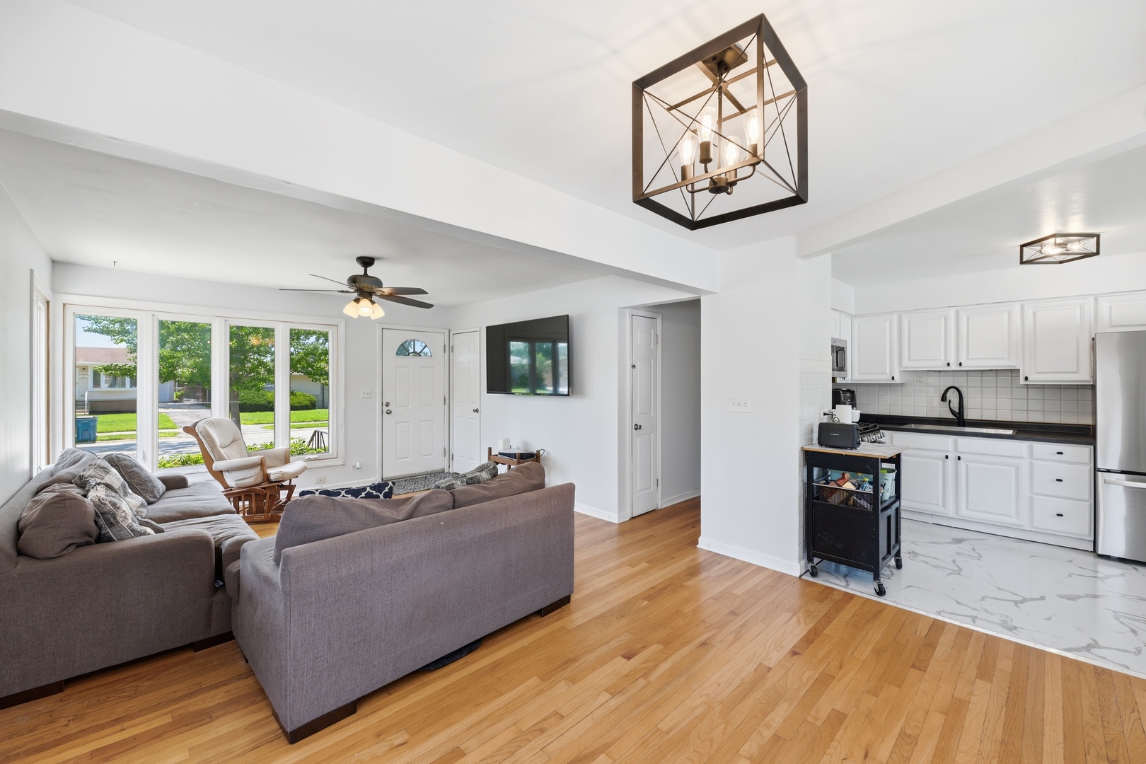 322 East Alden Drive Addison, IL 60101 - Photo 6 of 23
