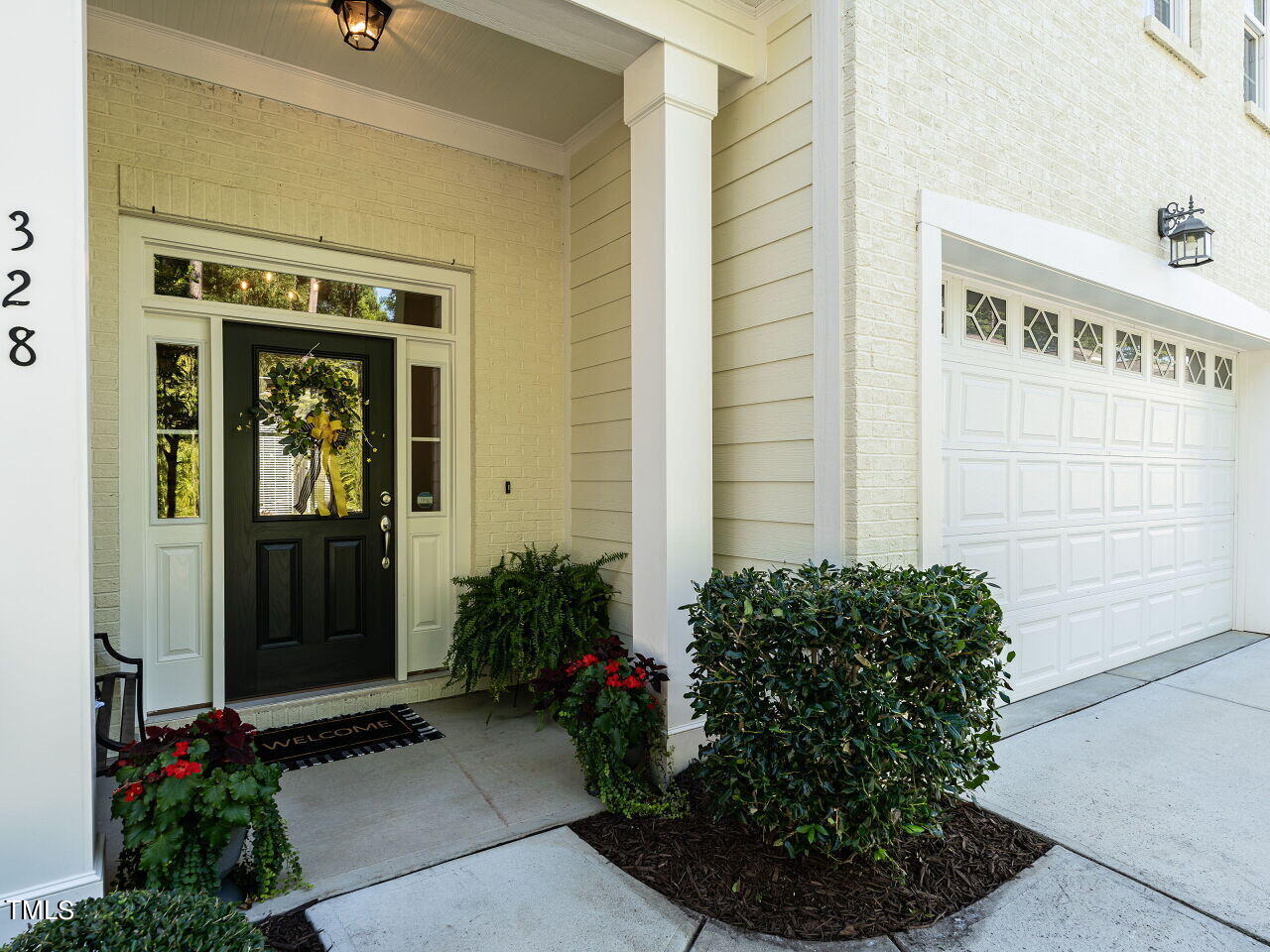 001-1280x960-front-porch