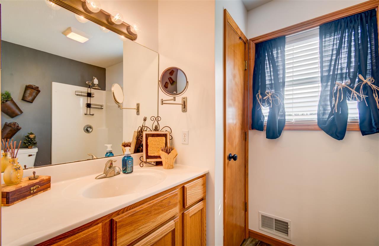 112 East Walton Road Mount Pleasant, MI 48858 - Photo 11 of 41 1890800-10.JPG