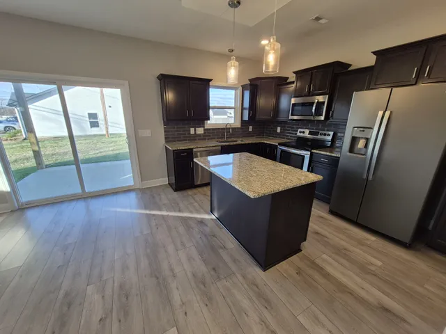 $1,925 | 201 King Road, Clarksville, TN 37042