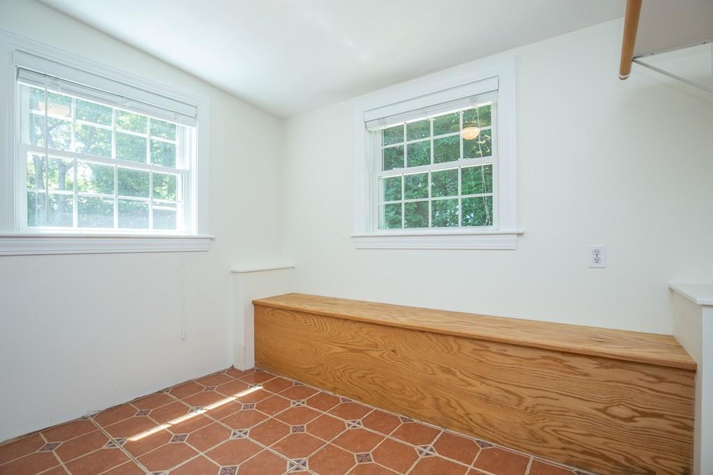 8 Oak Street Middleton, MA 01949 - Photo 4 of 28 Gallery Image 4