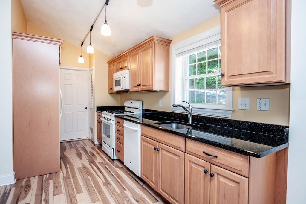 8 Oak Street Middleton, MA 01949 - Photo 7 of 28 Gallery Image 7