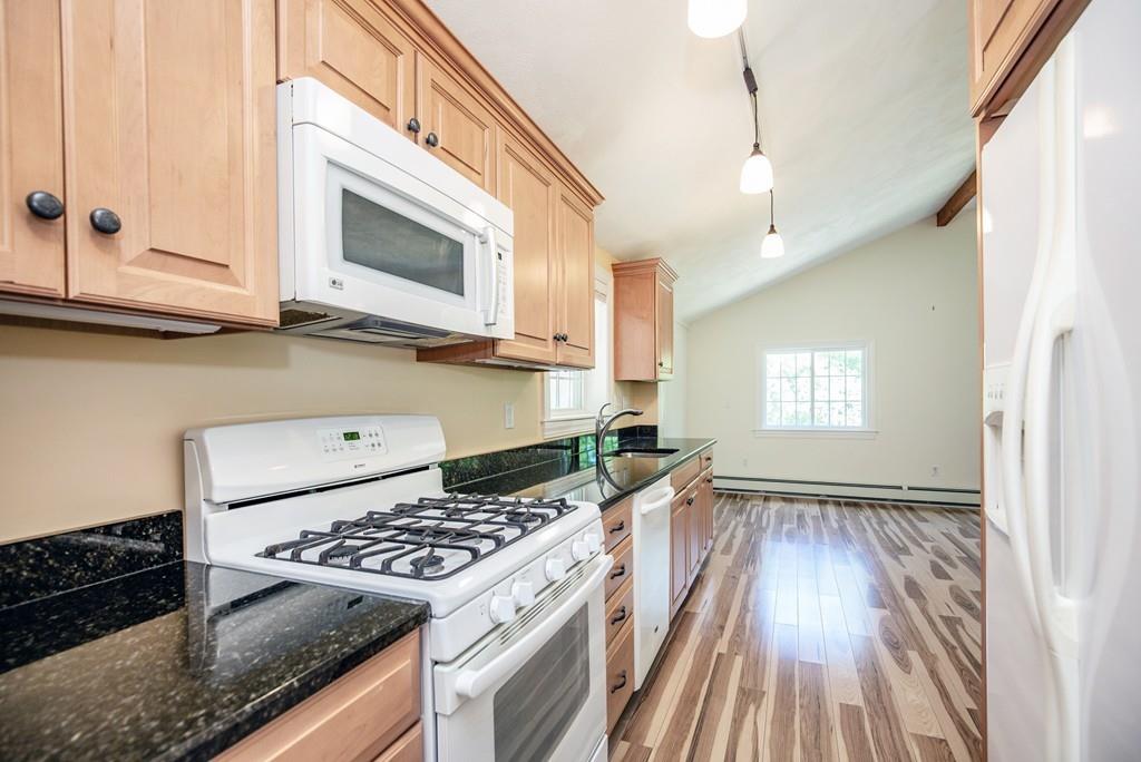 8 Oak Street Middleton, MA 01949 - Photo 8 of 28 Gallery Image 8