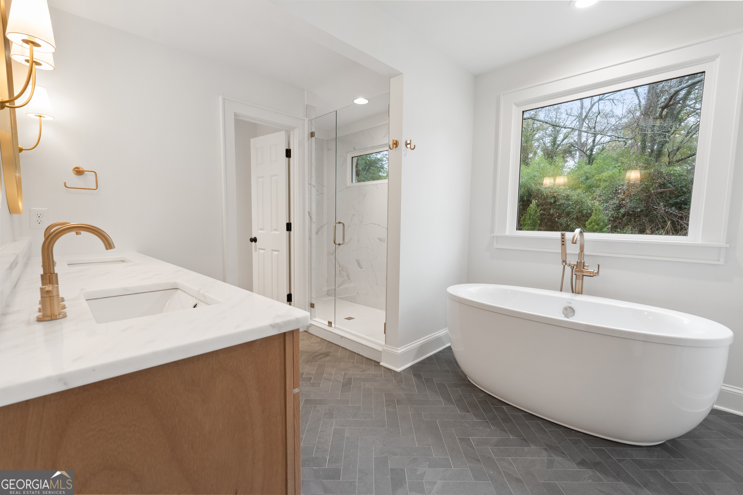 265 Springdale Street Athens, GA 30606 - Photo 22 of 43 a bathroom with a sink and a bathtub
