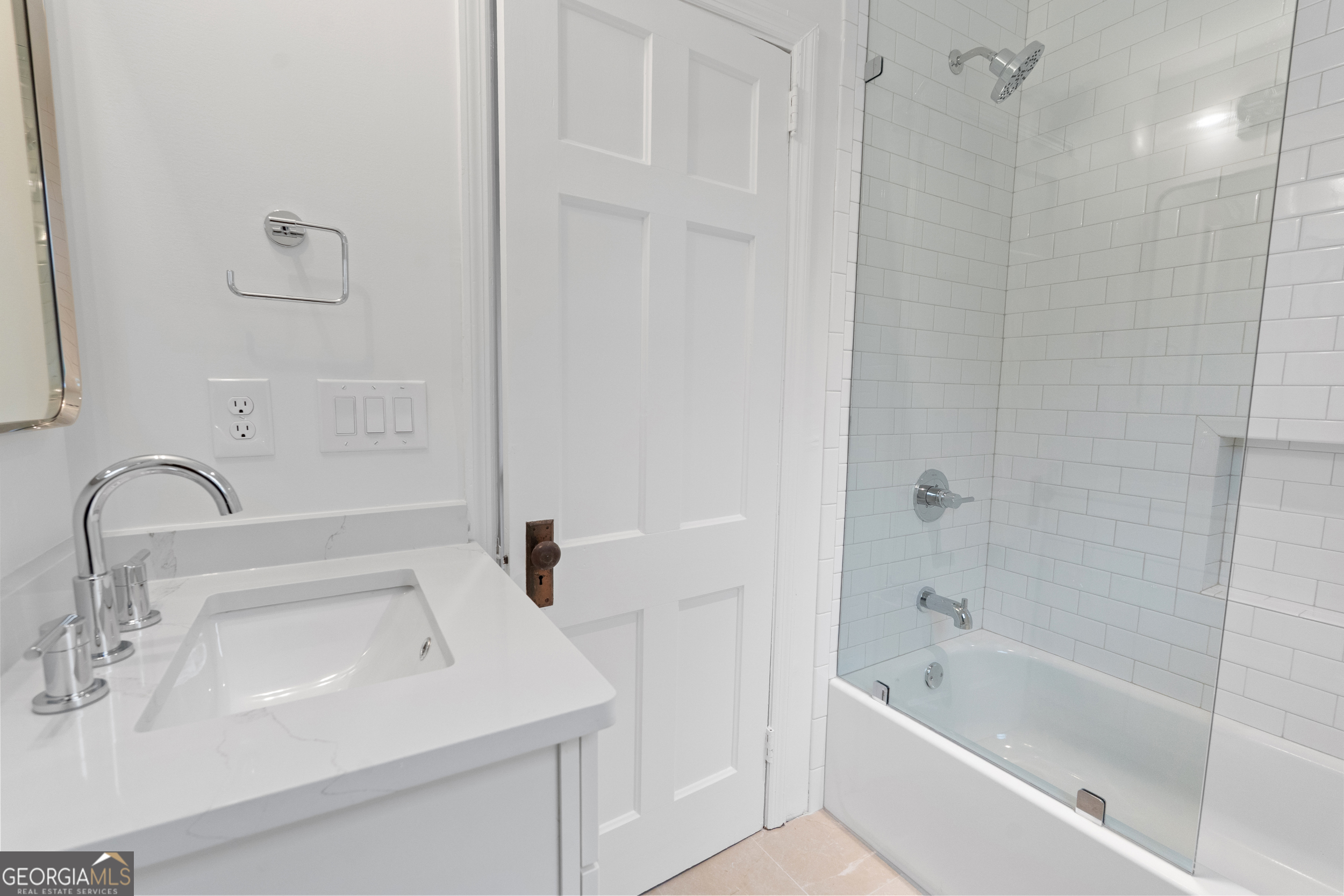 265 Springdale Street Athens, GA 30606 - Photo 34 of 43 a bathroom with a sink a shower and a bathtub