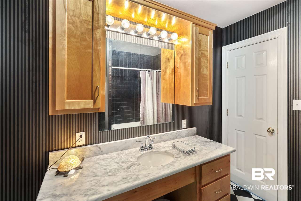 9721 Hildreth Drive Elberta, AL 36530 - Photo 15 of 30 Bathroom 3