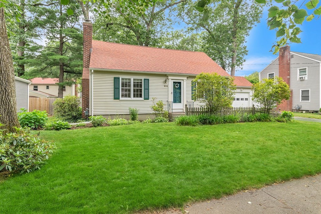 212 Burbank Road Longmeadow, MA 01106 - Photo 1 of 40 Gallery Image 1