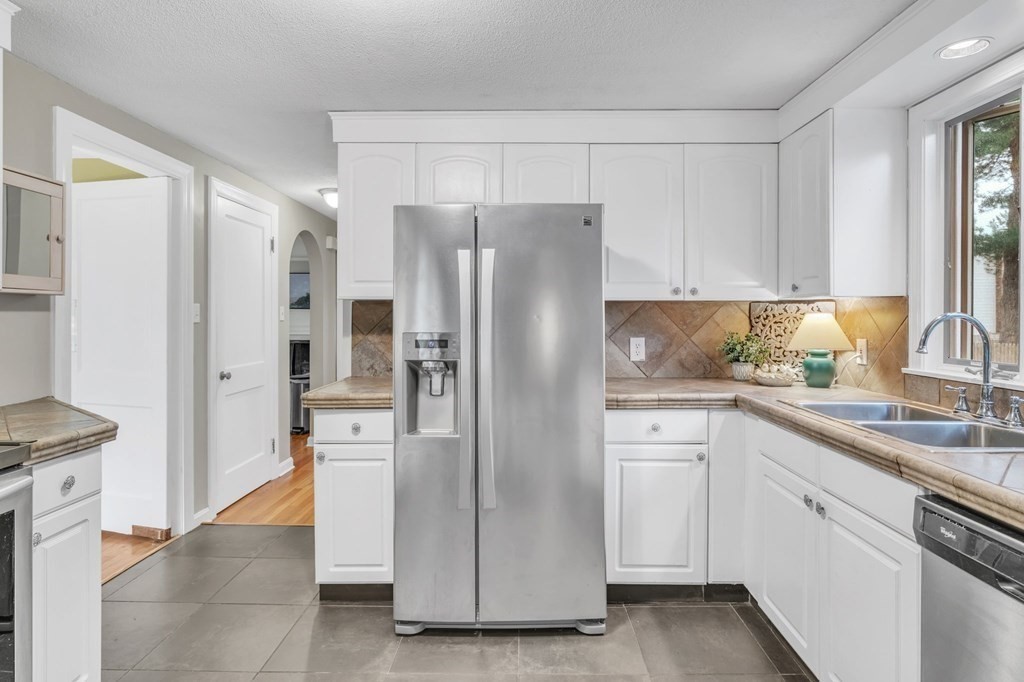 212 Burbank Road Longmeadow, MA 01106 - Photo 13 of 40 Gallery Image 13
