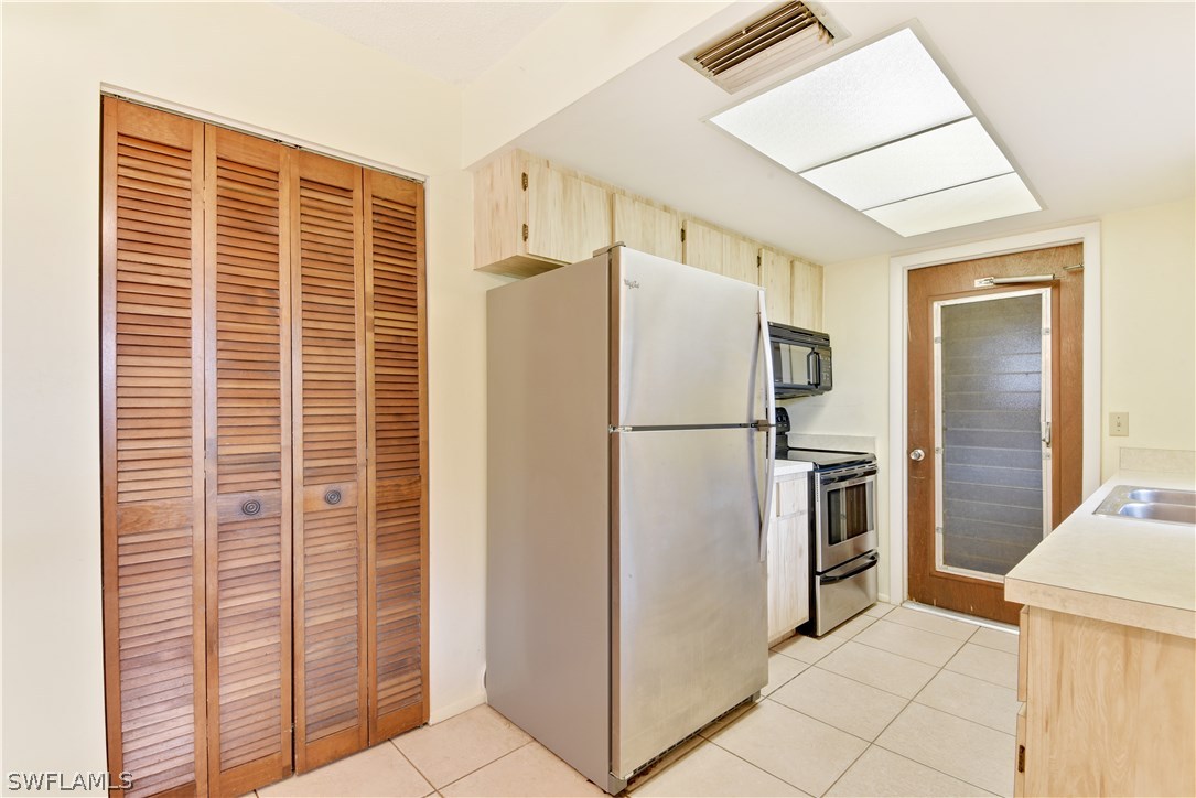 9208 Mandarin Road Fort Myers, FL 33967 - Photo 10 of 25 Gallery Image 10