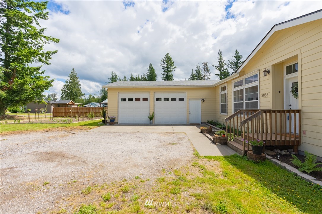 2065 East Pole Road Everson, WA 98247 - Photo 3 of 40 a view of a house with a swimming pool