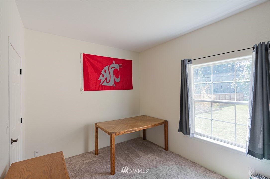 2065 East Pole Road Everson, WA 98247 - Photo 29 of 40 a bench sitting in a room next to a window