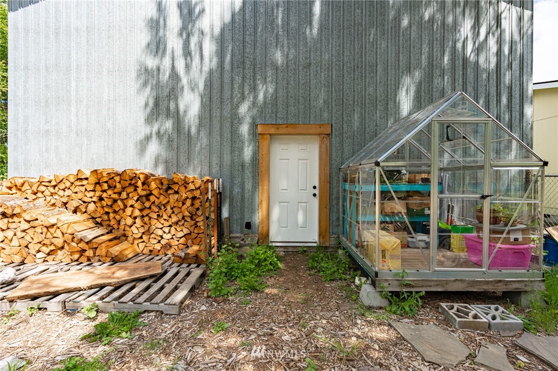 2065 East Pole Road Everson, WA 98247 - Photo 33 of 40 a house view with a outdoor space