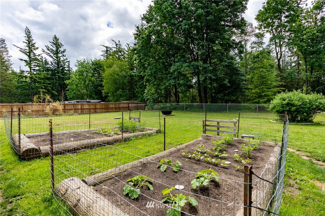 2065 East Pole Road Everson, WA 98247 - Photo 35 of 40 a view of a park with a bench