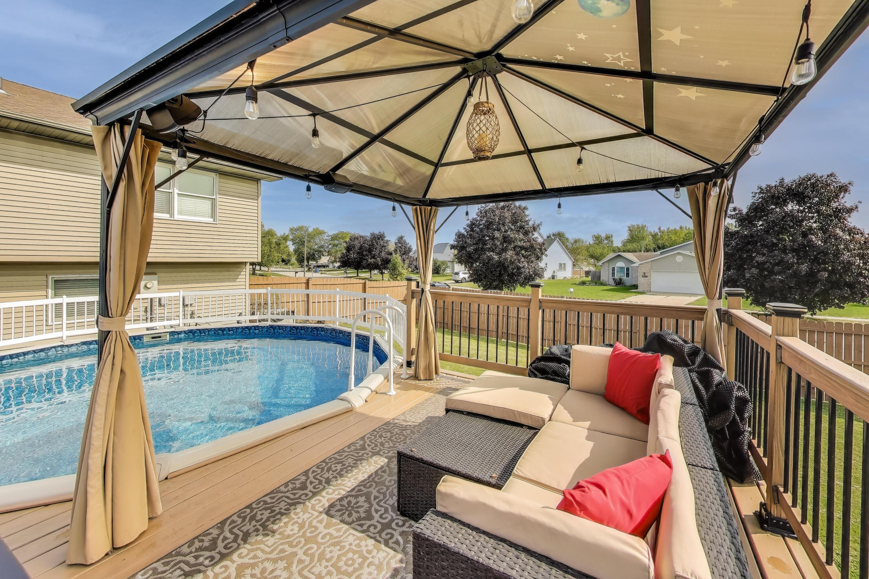 1235 West 99th Avenue Crown Point, IN 46307 - Photo 29 of 54 a view of deck with couch and wooden fence