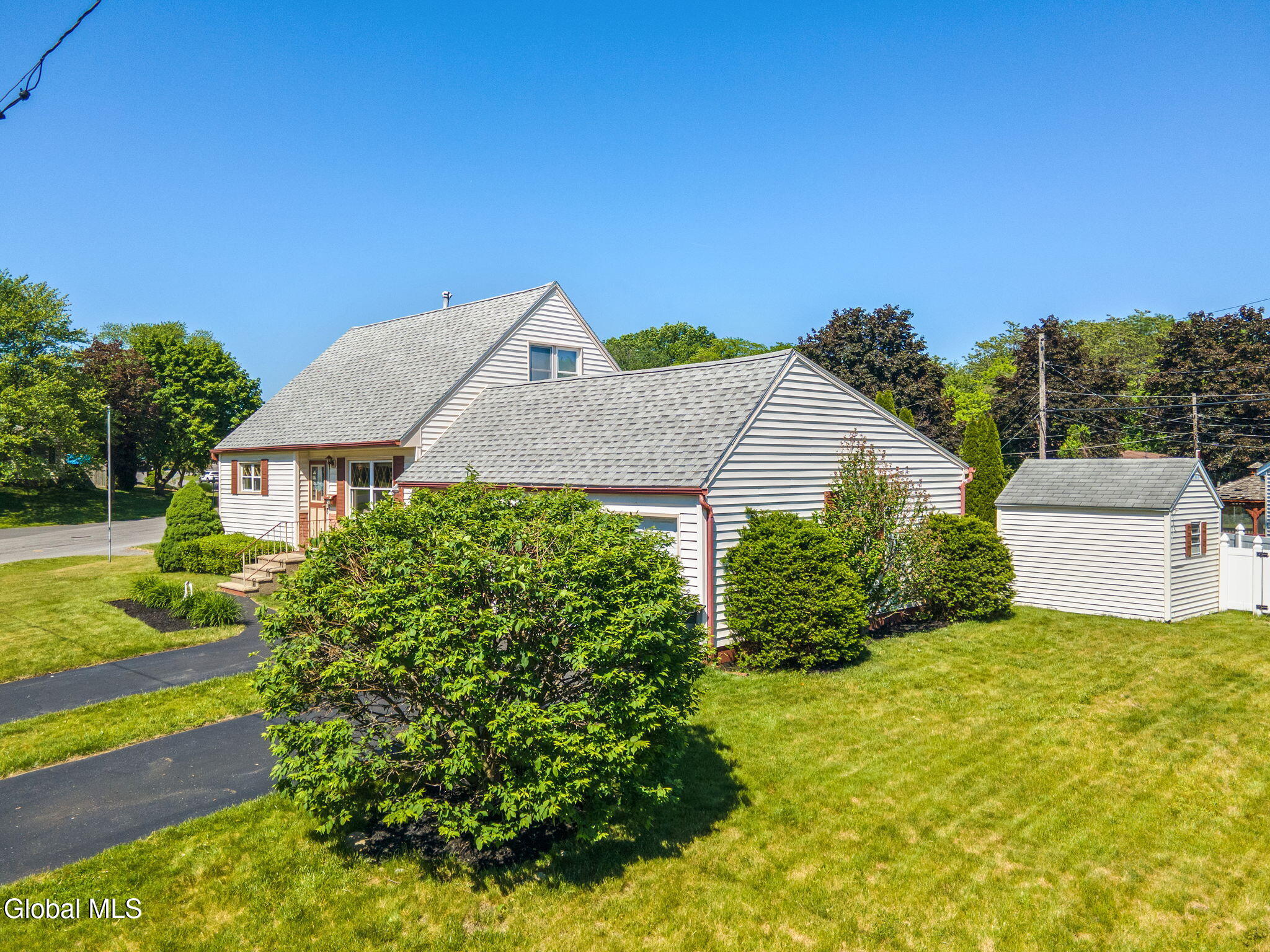 10 Tanglewood Road Colonie, NY 12205 - Photo 38 of 44 36-10TanglewoodRd_36