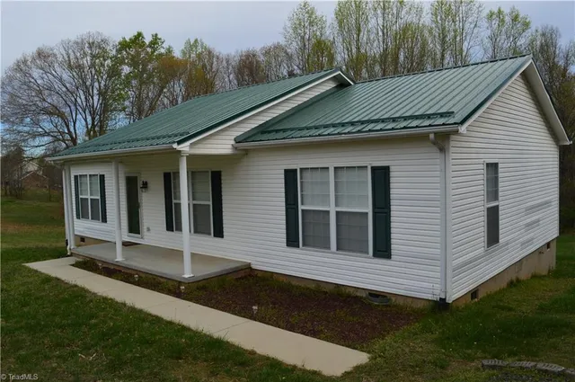 $1,200 | 771 Hamlet Road, Reidsville, NC 27320