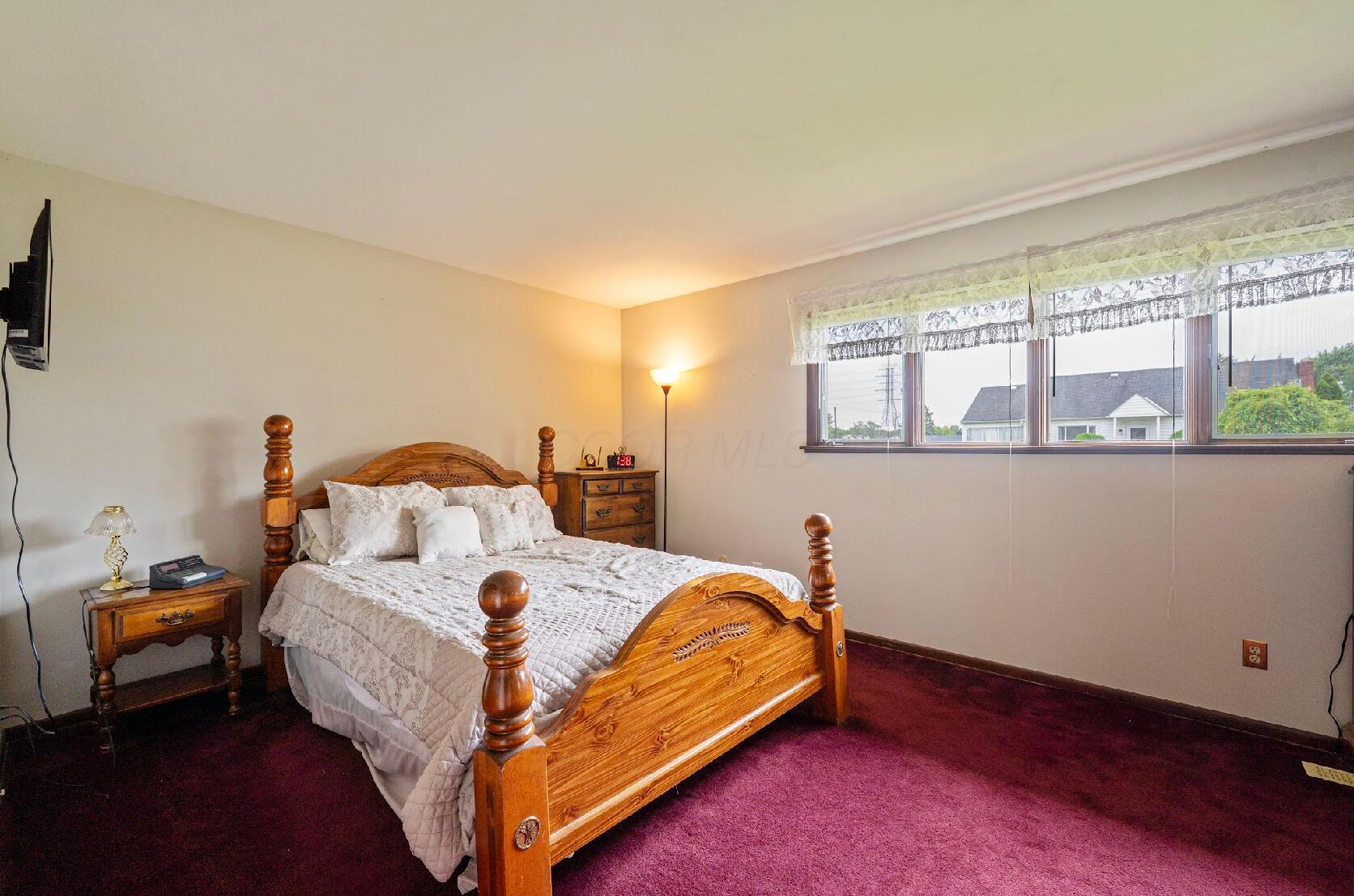 300 Stockbridge Road Columbus, OH 43207 - Photo 29 of 40 Spacious Primary Bedroom