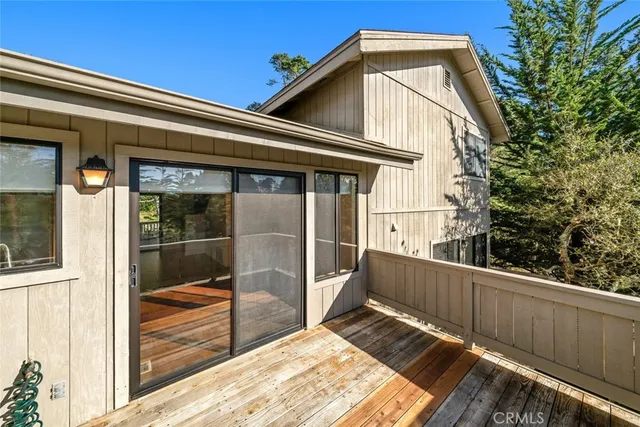 a view of a large window with an outdoor space