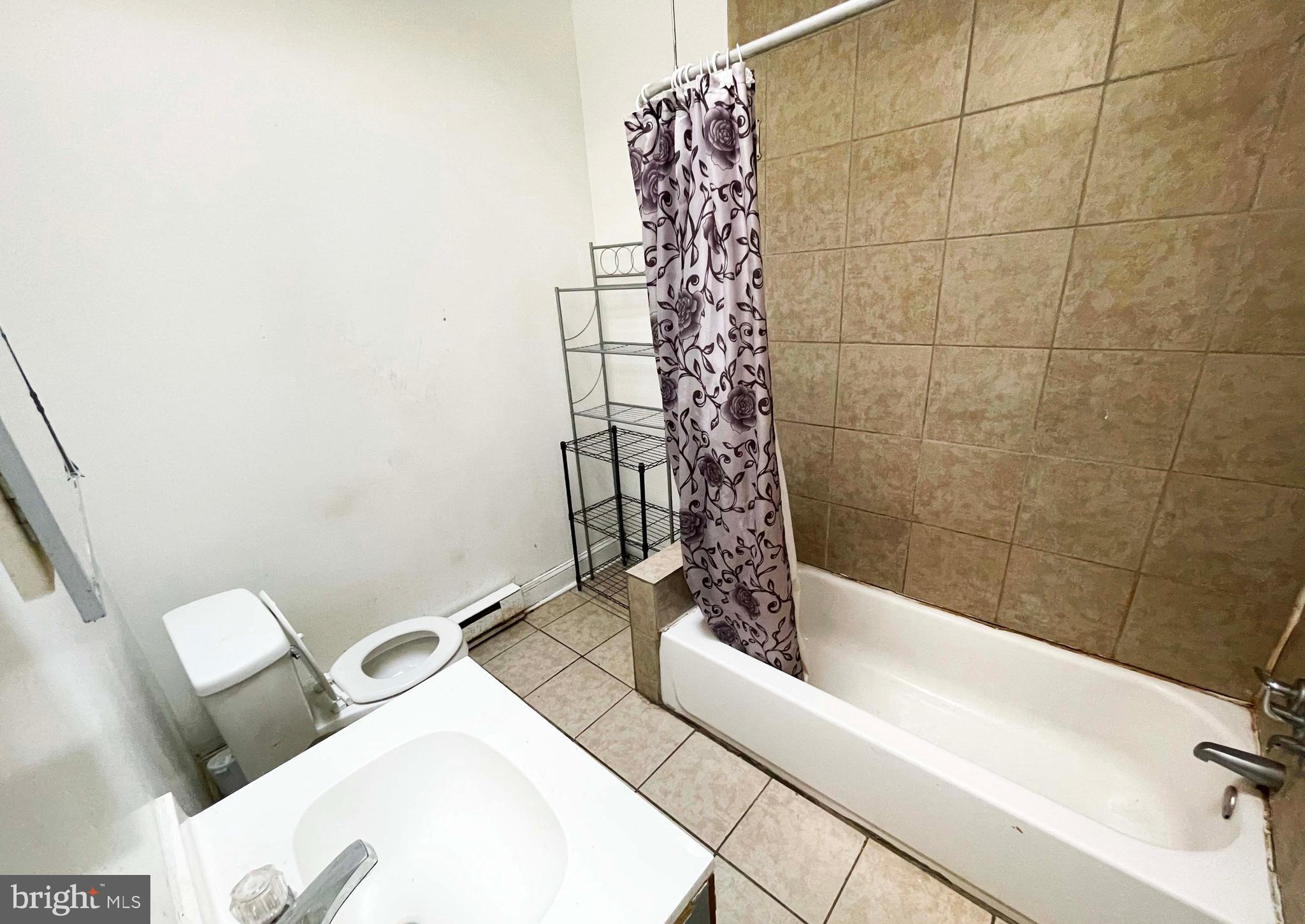 6065 Chester Avenue Philadelphia, PA 19142 - Photo 20 of 35 2nd FL - Full Bathroom