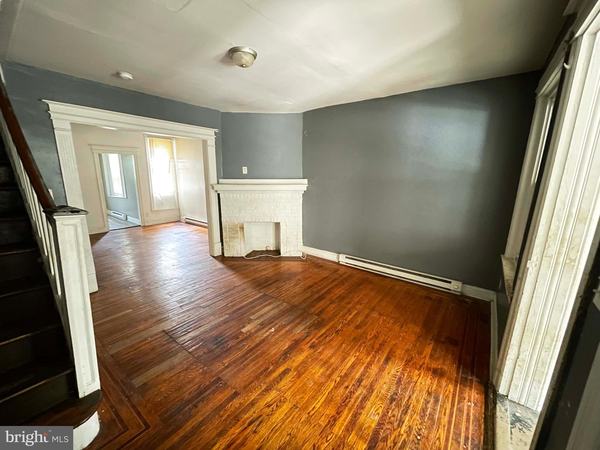 6065 Chester Avenue Philadelphia, PA 19142 - Photo 6 of 35 Living Room