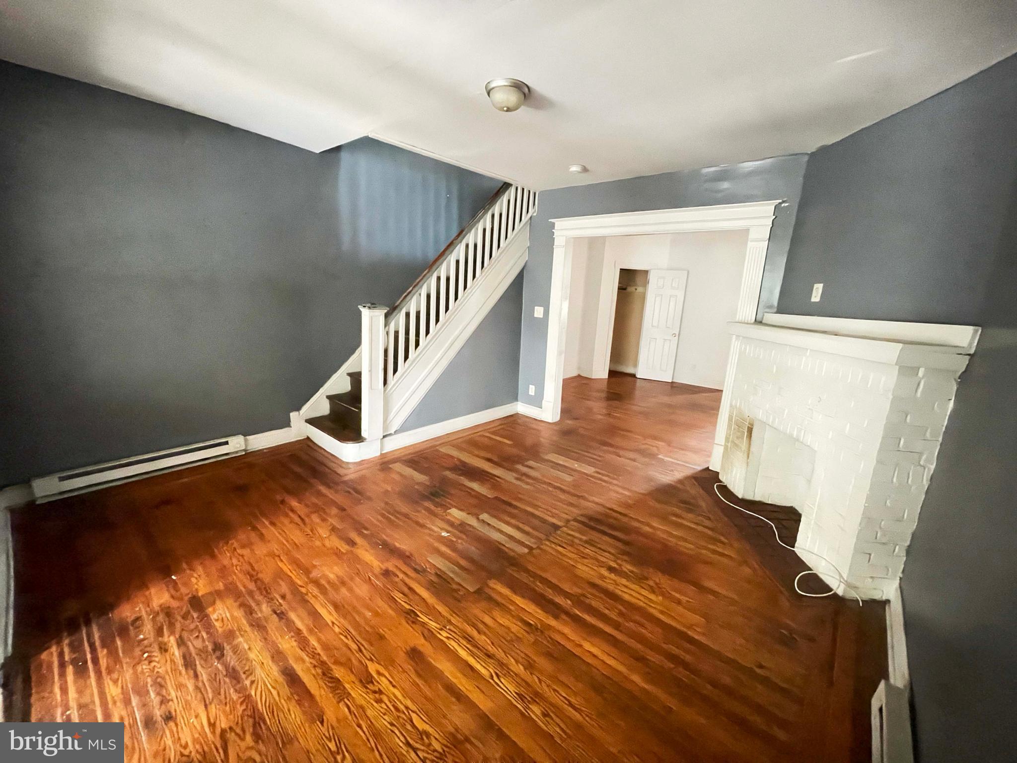 6065 Chester Avenue Philadelphia, PA 19142 - Photo 8 of 35 Living room