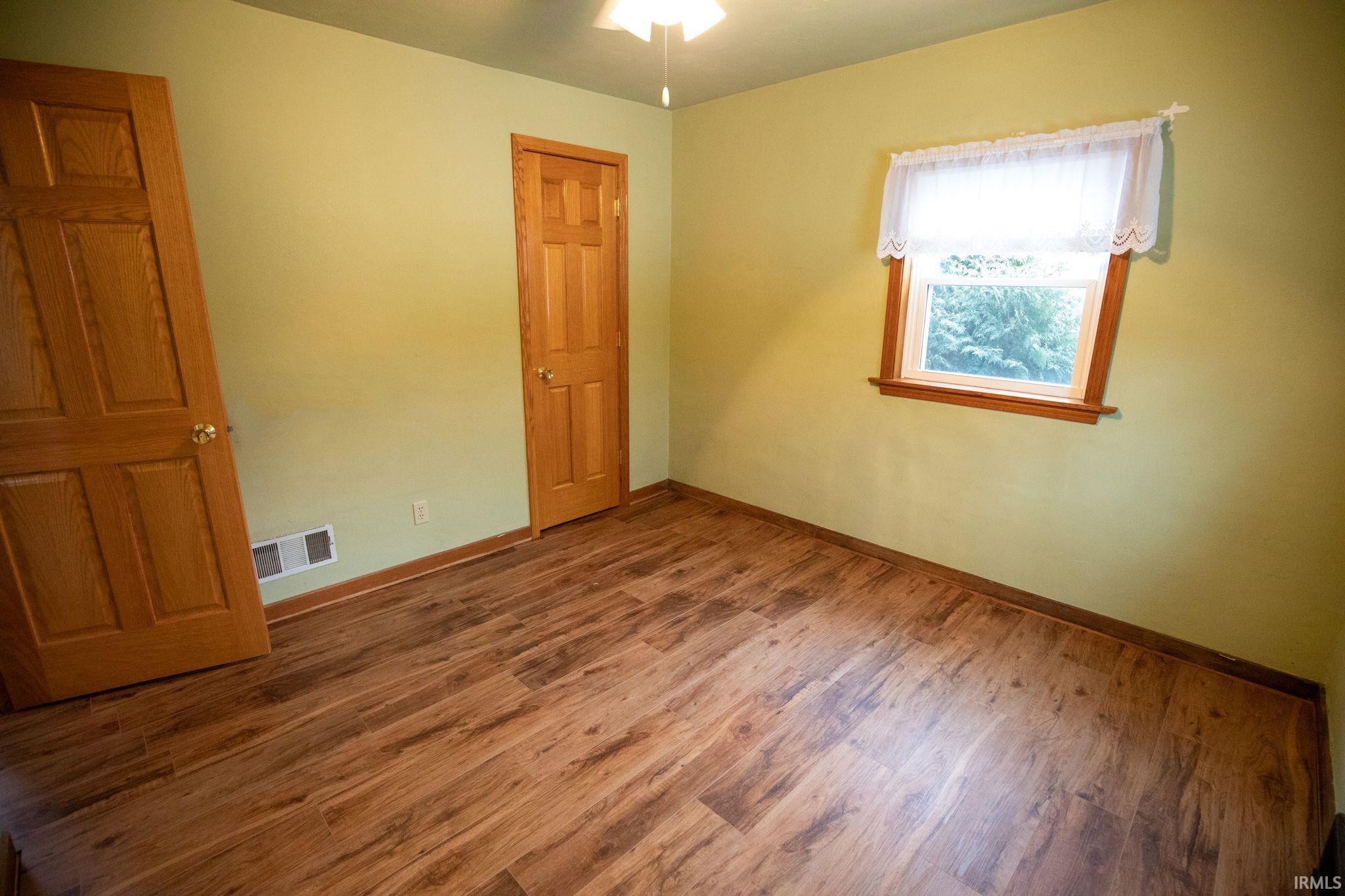 21929 Riley Road Lakeville, IN 46536 - Photo 4 of 18 Gallery Image 4