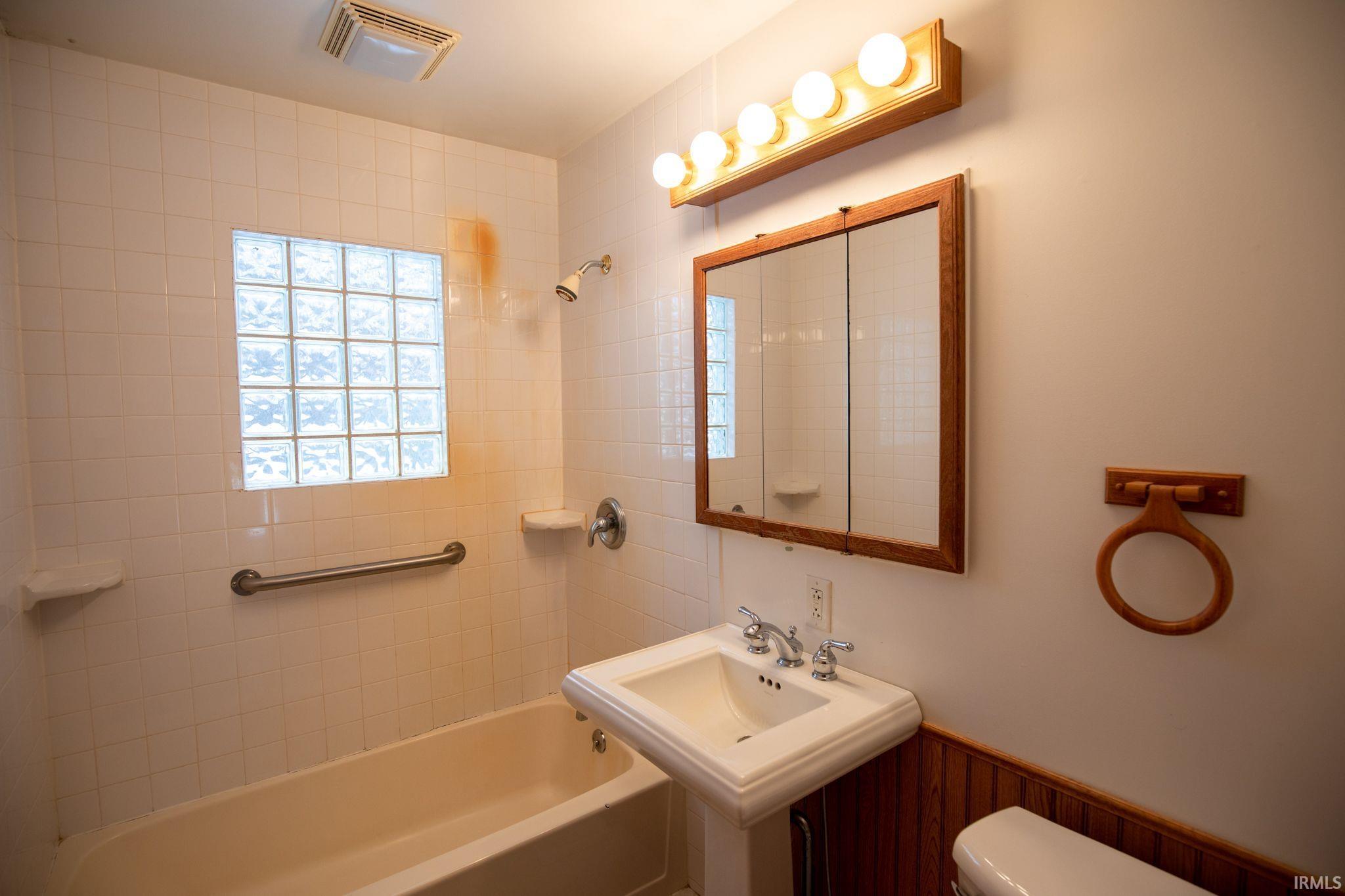 21929 Riley Road Lakeville, IN 46536 - Photo 9 of 18 Gallery Image 9