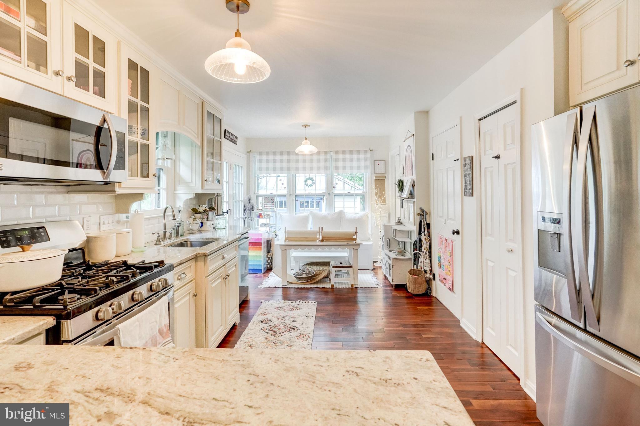 11697 Stockbridge Lane Reston, VA 20194 - Photo 10 of 34
