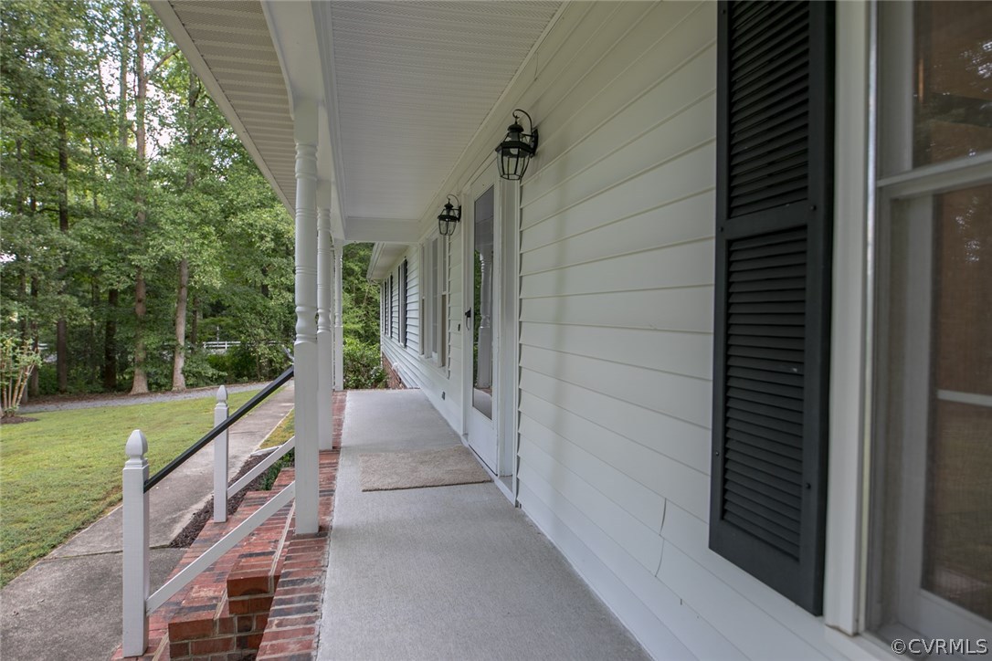 1959 Meadow Road Sandston, VA 23150 - Photo 2 of 38 Gallery Image 2