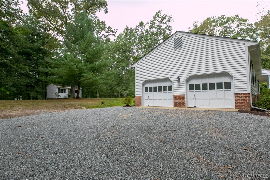 1959 Meadow Road Sandston, VA 23150 - Photo 4 of 38 Gallery Image 4