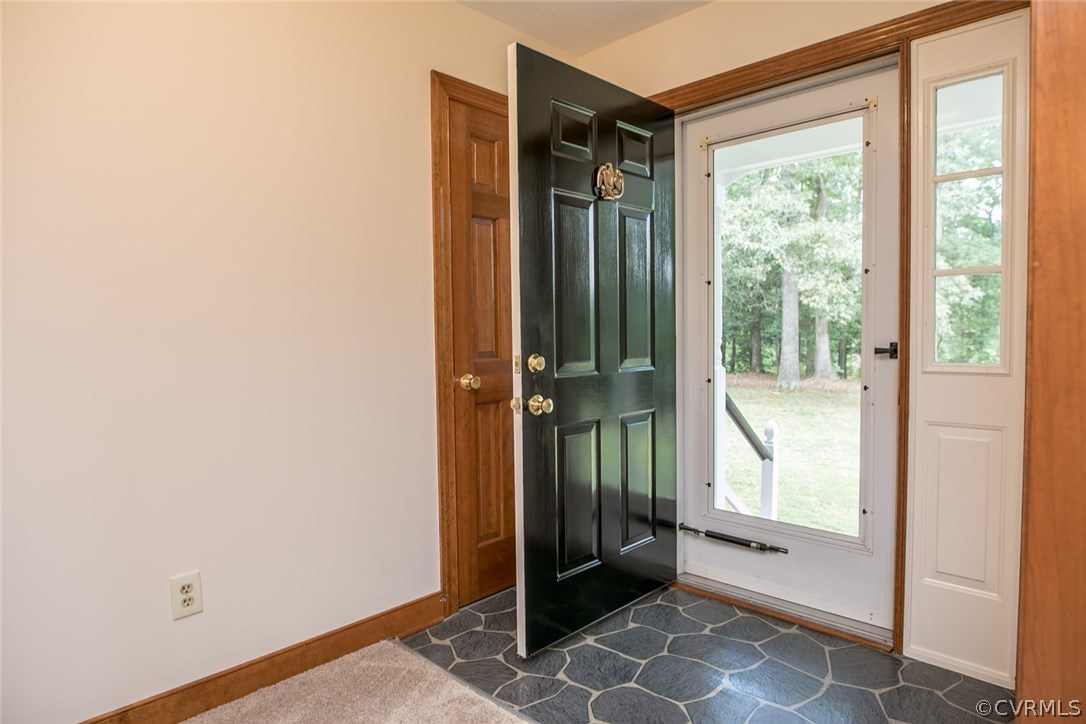 1959 Meadow Road Sandston, VA 23150 - Photo 5 of 38 Gallery Image 5