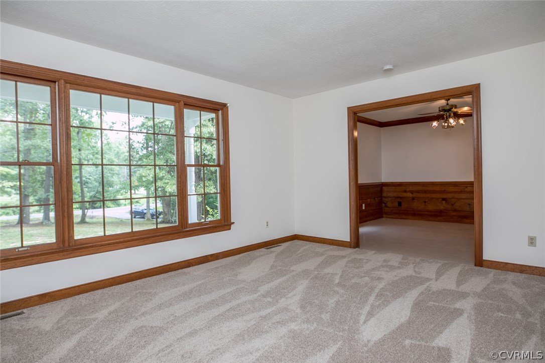 1959 Meadow Road Sandston, VA 23150 - Photo 7 of 38 Gallery Image 7